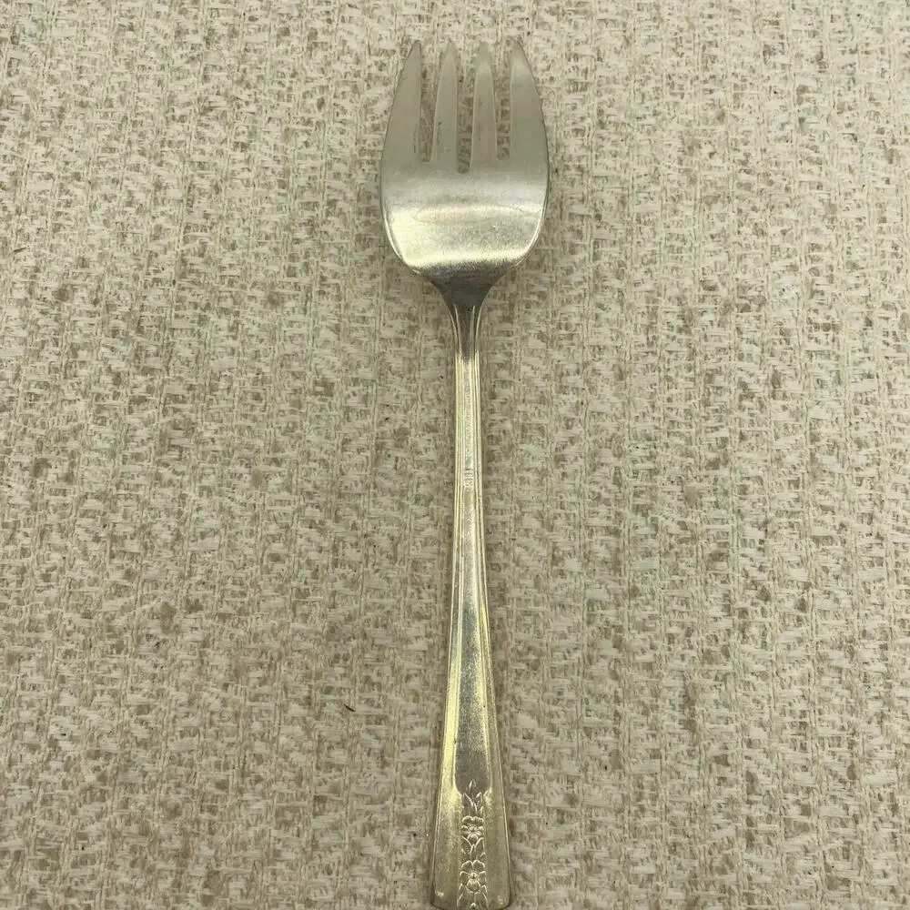 Wm. Rogers & Son IS Silverplate - Floral Design- 8.5” Meat Serving Fork